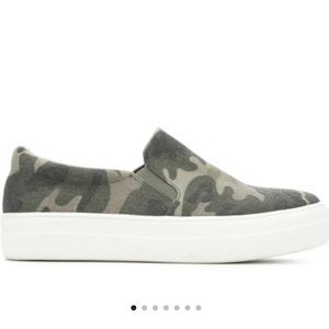 Camouflage slip on sneakers 6.5